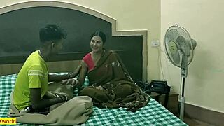 Indijska bengalska mačeha v grobem seksu z najstnico 18+ in jasnim zvokom