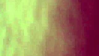 야, 그 밀프의 젖은 보지에 바이브레이터를 어떻게 쑤셔 넣었어? 이모가 빨아주면서!