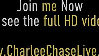 Velkokozená Charlee Chase povídá o foukání a šukání šťastného chlapa