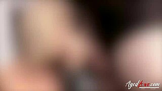 أم أحمر الشعر ميلاني تايلور تأخذ زب كريس كوبالت الصلب