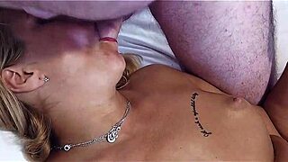 Дивата тройка на Vicky без презервативи, о човече!