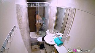 Milf latina curvy Korin explota en climax anal