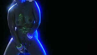 Asiatisk milf Jessica gnir fitte med glassdildo