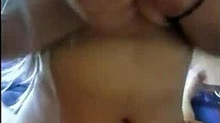 Exnovia latina con tetas grandes cabalga duro en acción vaquera casera