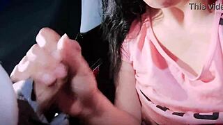 Уау! Гръдата мащеха се чука силно на колелото ми в истинско домашно действие!