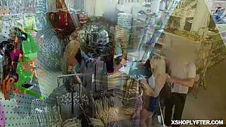 哇！Aften Opal的阴道被商场保安大开腿猛插！