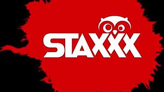 Două curve târfite își primesc pizdele ude futute