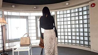 Hei, mau lihat debut Kaori Asakoshi sebagai istri rumah tangga meledak?