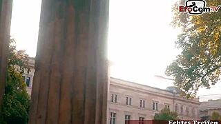 สาวเยอรมันผอมหน้าอกเล็กโดนชวนบนถนน