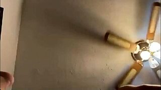 Bratranec Jerry požre vroči mami Vee obrito pičko