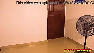 Amatörkung knullar henne med stor svart kuk i het hundställning