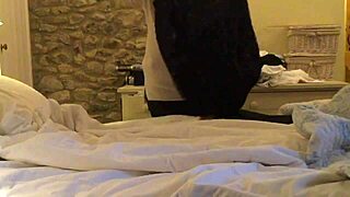 Gizli Kamera Farkında Olmayan Milf'i Yakalıyor