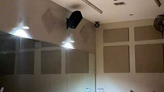 首次扭臀性感屁股被摄像头捕捉