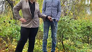 Что я хочу сделать с мачехой - пухлая милф пачкается на улице с парой в дикой игре с задницей