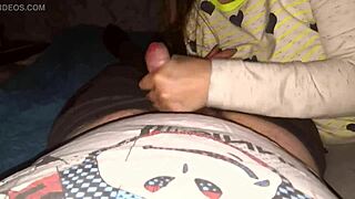 隣人の訪問がフェラチオアクションに