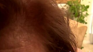 Teta Marie v najlonkah sesa kurca in se masturira za tebe na AuntJudys