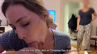 Macecha mě chytí dávat boyfriendovi blowjob na veřejnosti