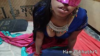 गर्म इंडियन वाइफ साड़ी सेक्स में डीप डिजायर महसूस करती है