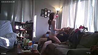 Hej, ujel svojo suho ženo pri prešuštvu v domačem videu!