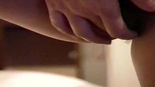 Я показала сиськи мужу горничной, он дрочил