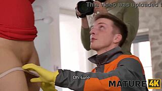 Mature4k MILF Tamircıyı Buharlı Kulis'te Doğal Eğrileriyle Baştan Çıkarıyor