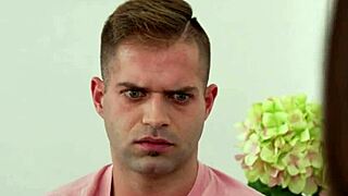 Lustyfam - Üvey Anne Dolci Yatak Odasında Azgın Karşılaşmada Üvey Oğluna Sert Seks Dersleri Veriyor