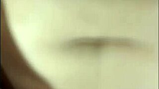 成熟妈妈付钱给儿子做热辣性爱