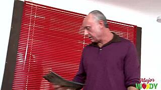 Δες αυτό το 6άρι gangbang με Bendover Kai και άλλες σεξ!