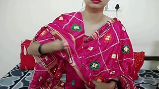 गंदा फादर-इन-लॉ यंग वाइफ को सेक्स के लिए सेड्यूस करता है?