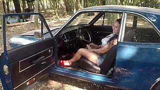 MILF Sensual Dapat Creampie Voyeur di Memek Sempitnya