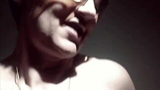 Belle-fille nympho offre son gros cul dans un jeu de chambre