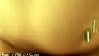 ميلف ساخنة تبلع بعمق وتبتلع على أريكتي، واو