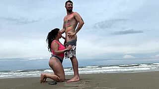 Публичный трах на пляже с горячей Камилой Вегас, полный экшн