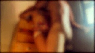 เย็ดแม่เลี้ยงร้อนคนเดียว