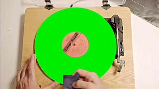 Sintiendo la pasión mientras María monta mi polla monstruosa hasta orgasmos intensos.