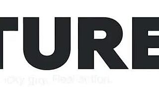 ימים פרועים עם מילף בלונדינית מזדיינת במטבח, מציגה כוס מגולחת