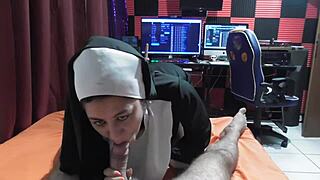 Hei, denne nonnen elsker å svelge lasten min hver gang!