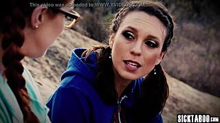 Lésbicas taradas Penny Pax e Chanel Preston peituda fodidas por cara sujo.