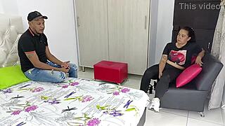 Moje zaměstnankyně se promění v nymfomanku, miluju šukat tu kundičku