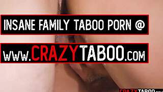 MILF stedmor Rachael Cavalli spanker stedsøn Ricky Spanish hårdt. Hendes blowjob gør ham vild!