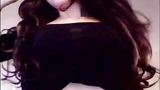 変態継子、ママが寝てる間にオナニーしてる？オナラで罰を与える！