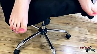 Blonde Milf Annycandy dominasi Painboy pake heels footjob sampe cum di jari kaki