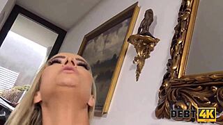 Debt4k Manželka drcena tvrdě, aby zachránila své luxusní auto!