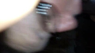 Bunica deepthroat la pulă mare neagră sub lumina lunii