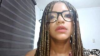 Toužím po velkém černém kokotu svého nevlastního syna a on mi tvrdě jebe prdel