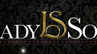 Lady Sonia bunden i tejp och rep för kinkig lek!