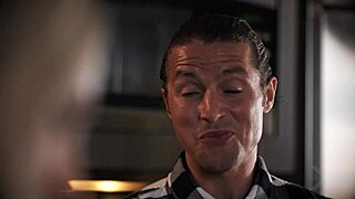 Uau! Mamă vitregă dulce păcătoasă Bunny Madison călărește tare în lenjerie accidental!