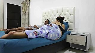 זיין טעים את האחות החורגת בסגנון כלב עם התחת הענק שלה