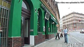 यह लड़का सेक्सी ओरल कॉन्टेस्ट में शामिल होने से रोक नहीं सका एमेच्योर गर्लफ्रेंड्स नेक्स्ट डोर के साथ