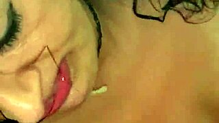 De ce să nu-i acopăr buzele cu sperma mea?